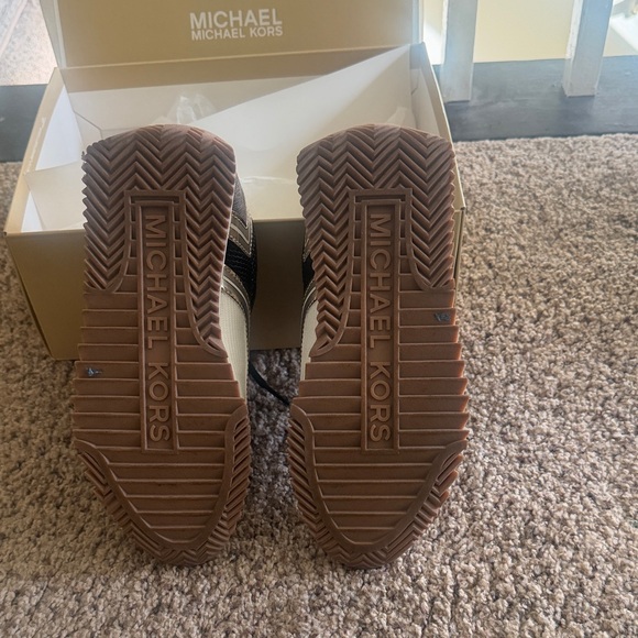 Michael Kors Brown sneakers - Picture 3 of 13